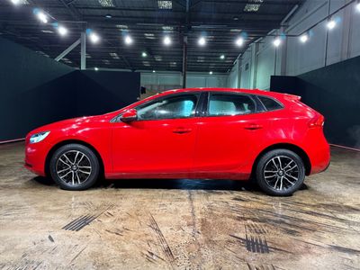 2018 Volvo V40