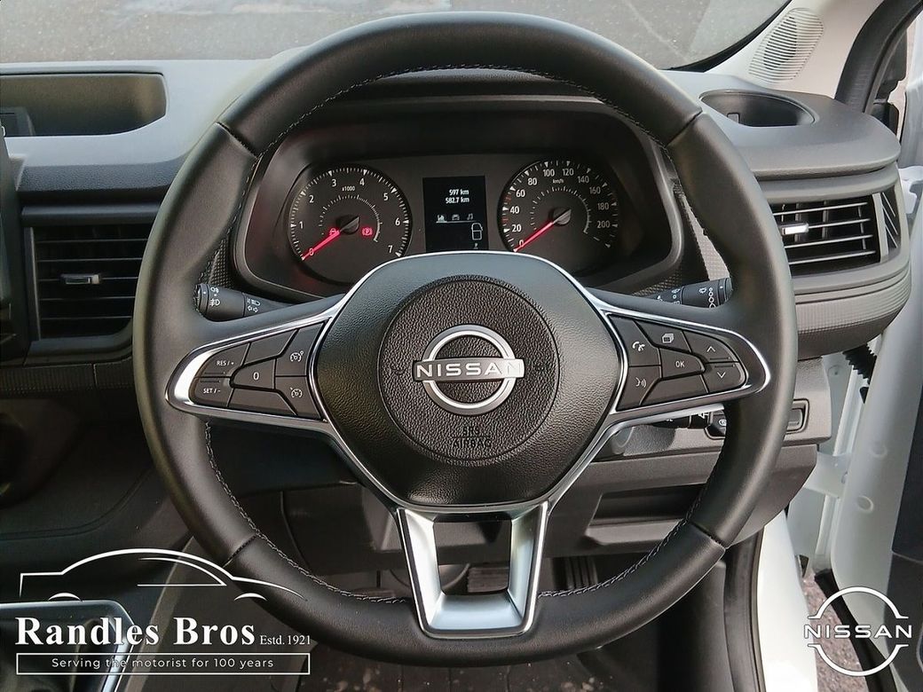 2025 Nissan Primastar