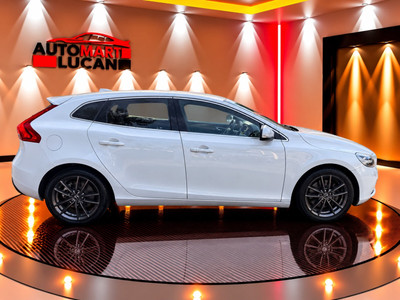 2017 Volvo V40