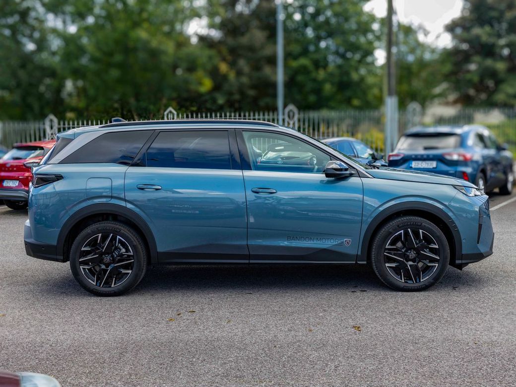 2025 Peugeot 5008