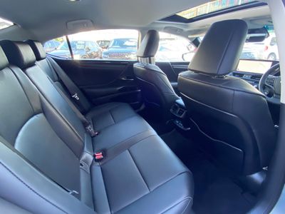 2023 Lexus ES 300h