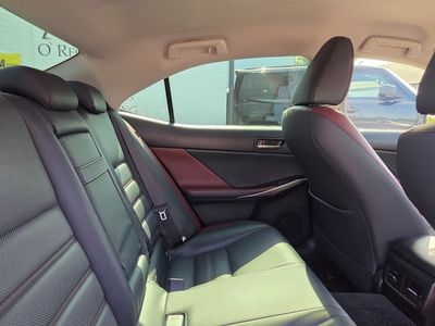 2017 Lexus IS 300h