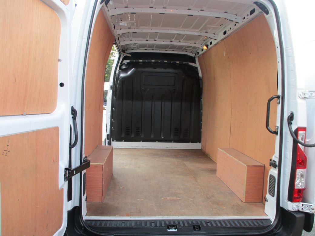 2023 Nissan Interstar