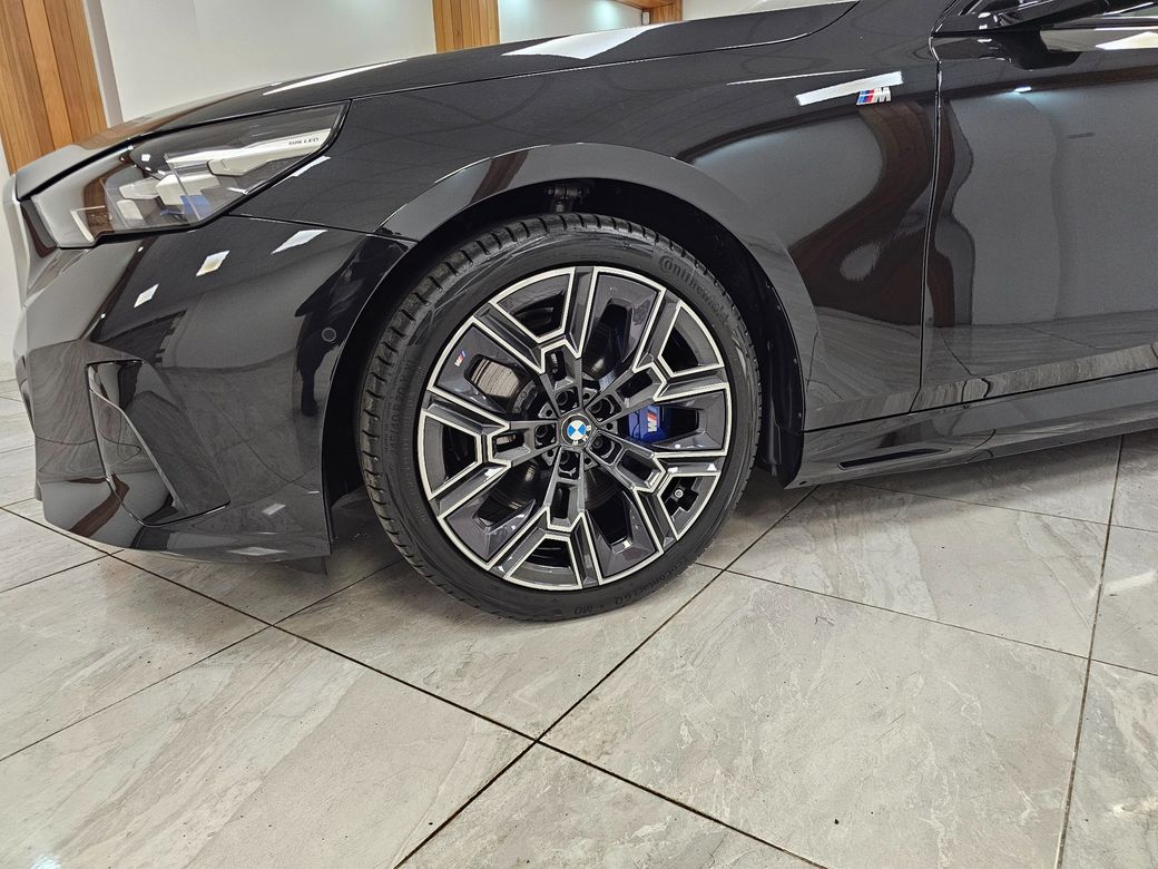 2025 BMW i5