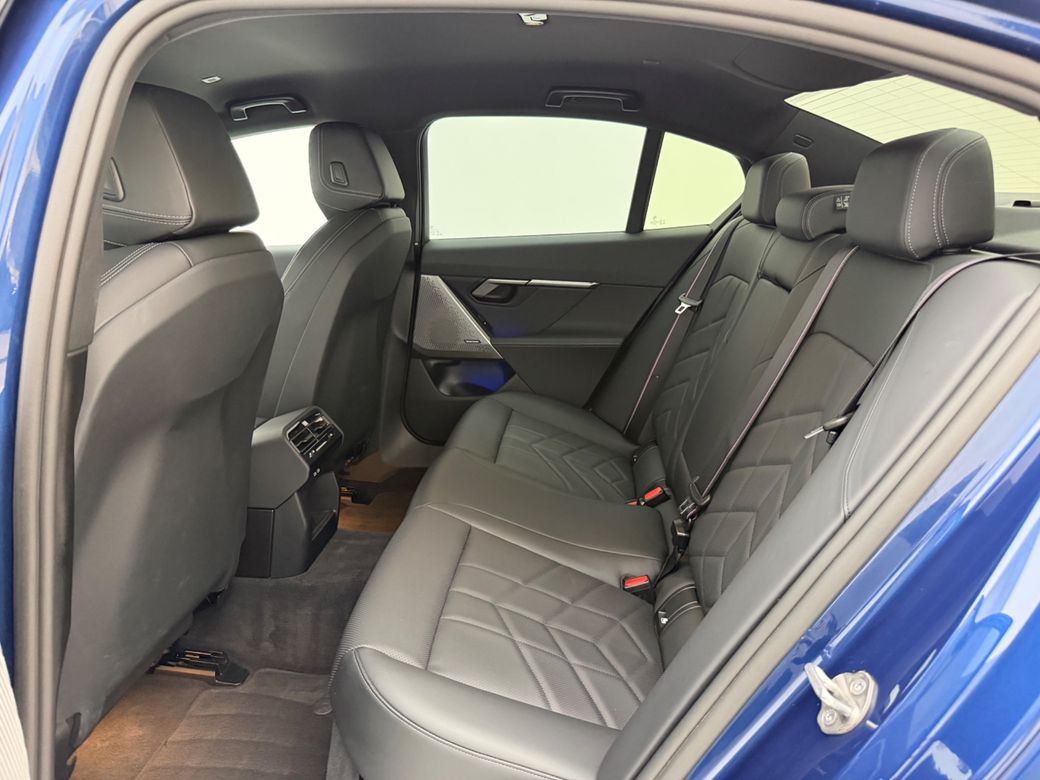 2024 BMW i5
