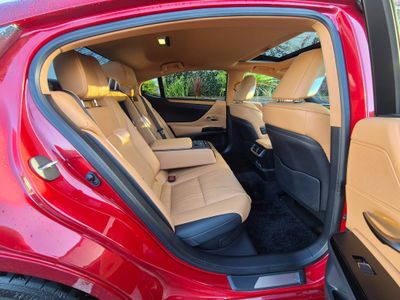 2022 Lexus ES 300h