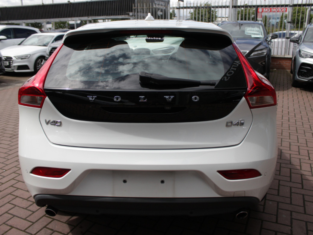 2020 Volvo V40