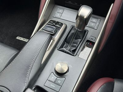 2018 Lexus IS 300h