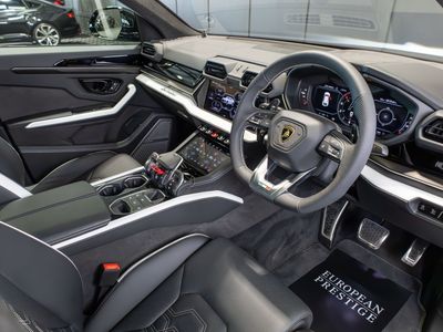 2025 Lamborghini Urus