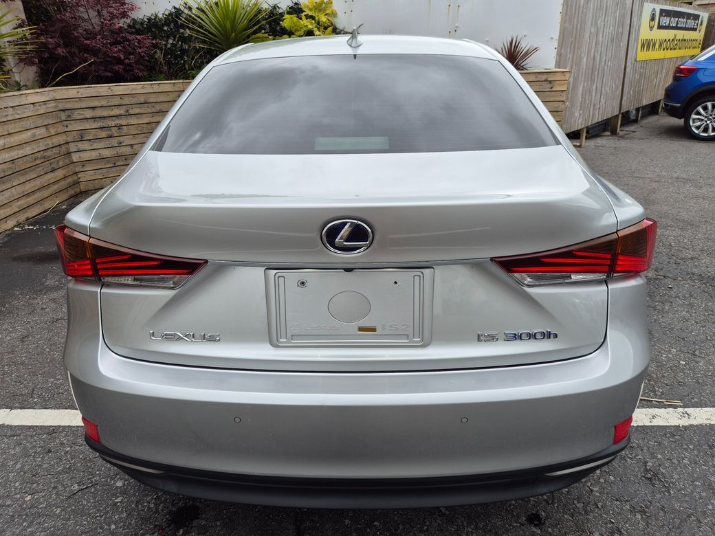 2020 Lexus IS 300h