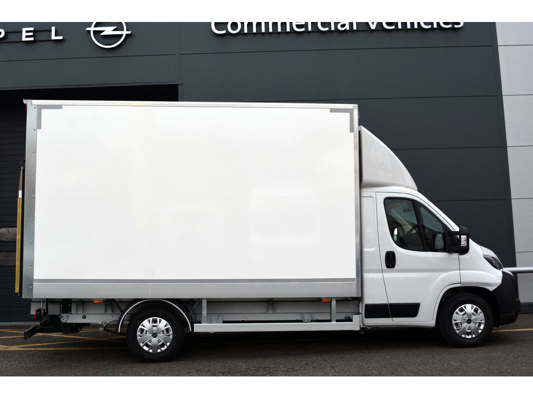 2025 Opel Movano