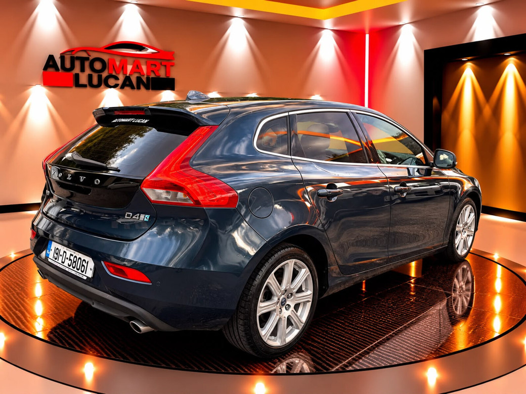 2019 Volvo V40