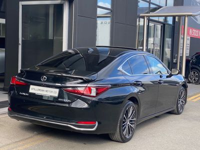 2023 Lexus ES 300h