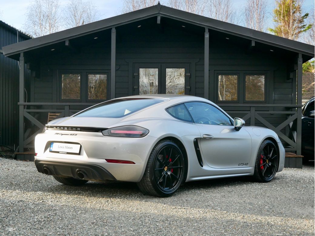2023 Porsche Cayman