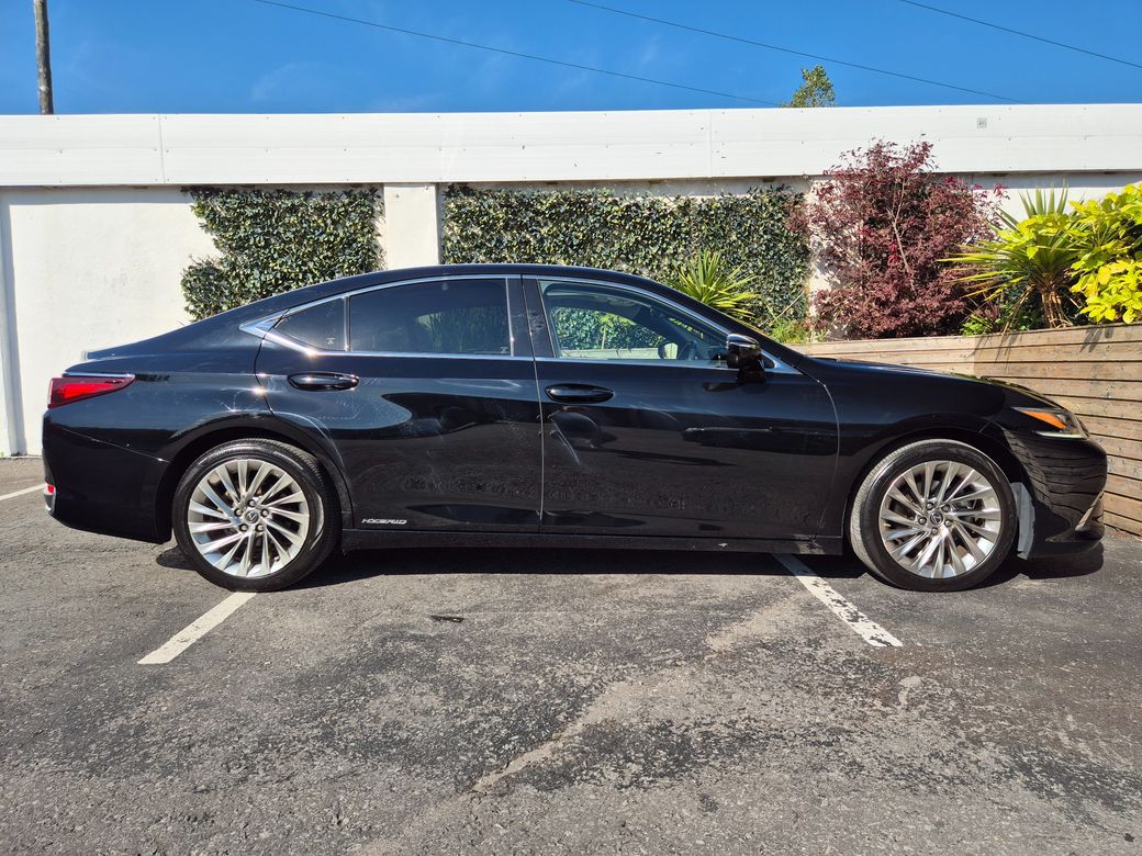 2021 Lexus ES 300h