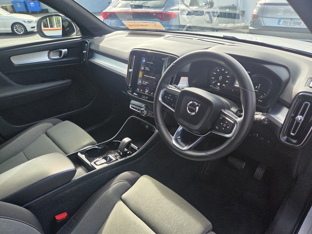 2023 Volvo XC40