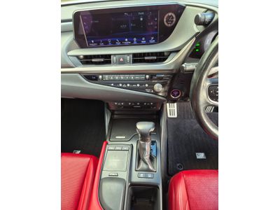 2021 Lexus ES 300h