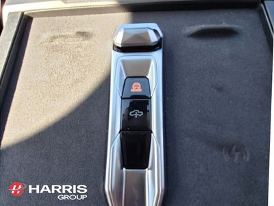 2026 White Maxus eTERRON 9