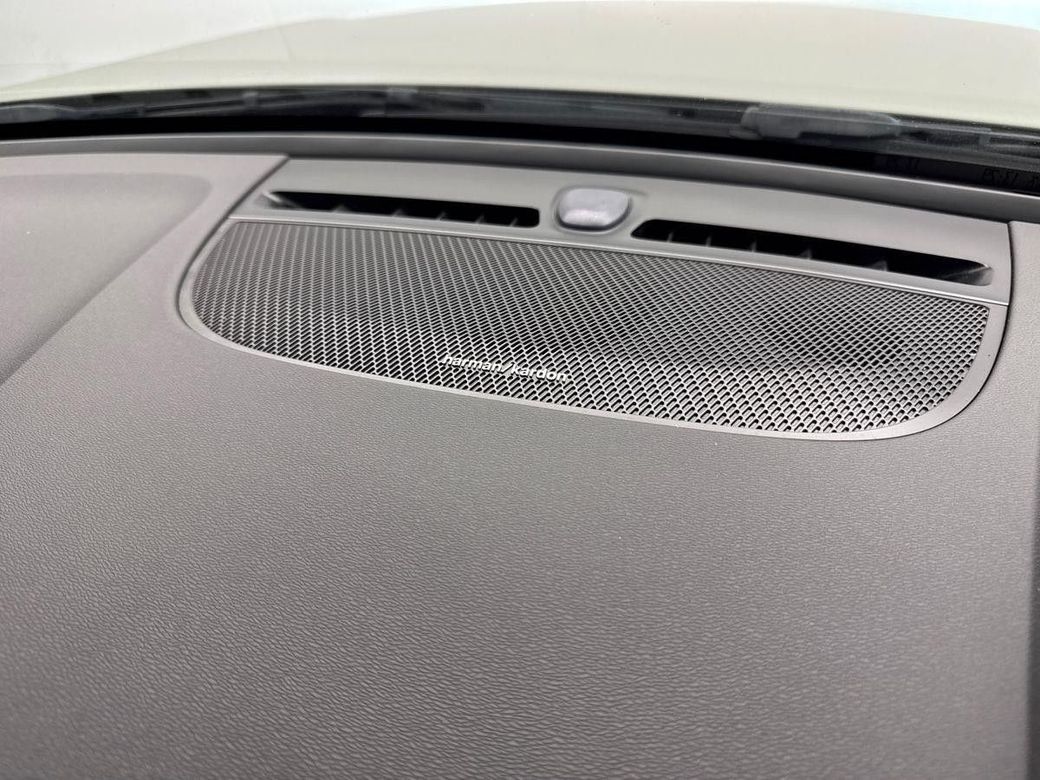 2023 Volvo XC40