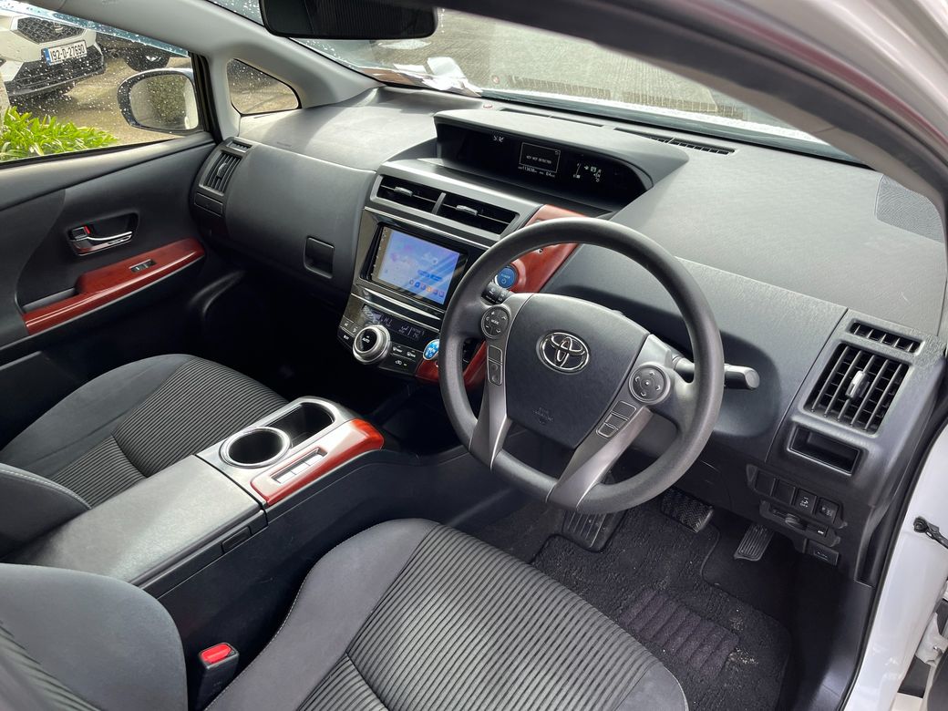 2016 Toyota Prius Alpha