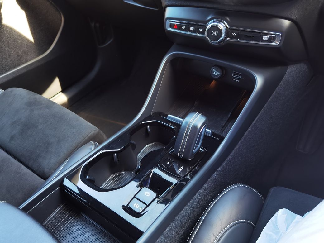 2022 Volvo XC40
