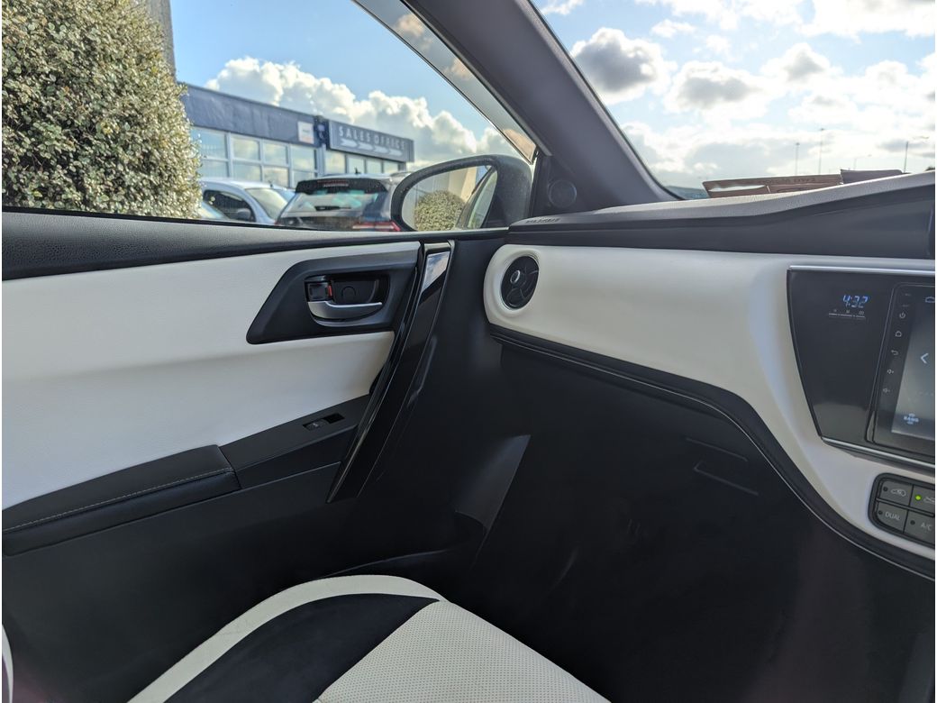 2016 Toyota Auris