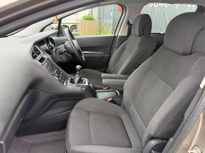 2015 Peugeot 5008
