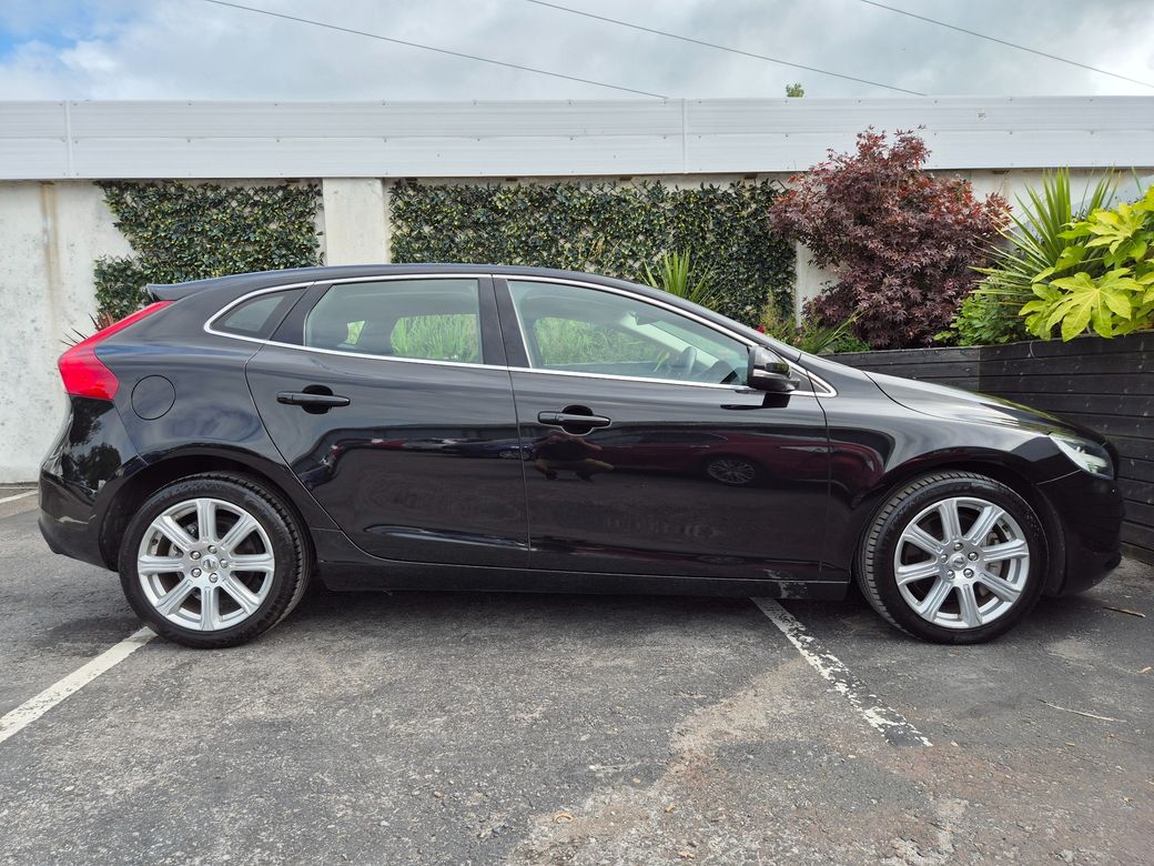 2018 Volvo V40