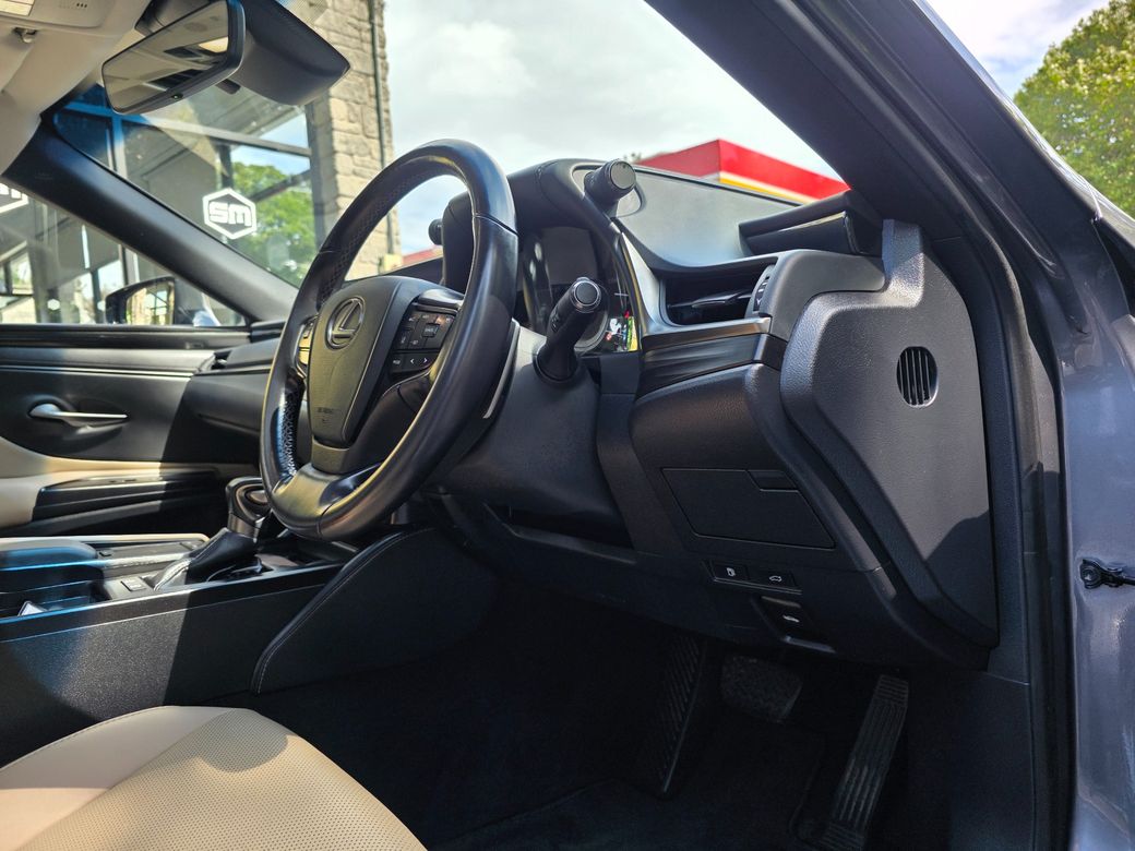 2021 Lexus ES 300h