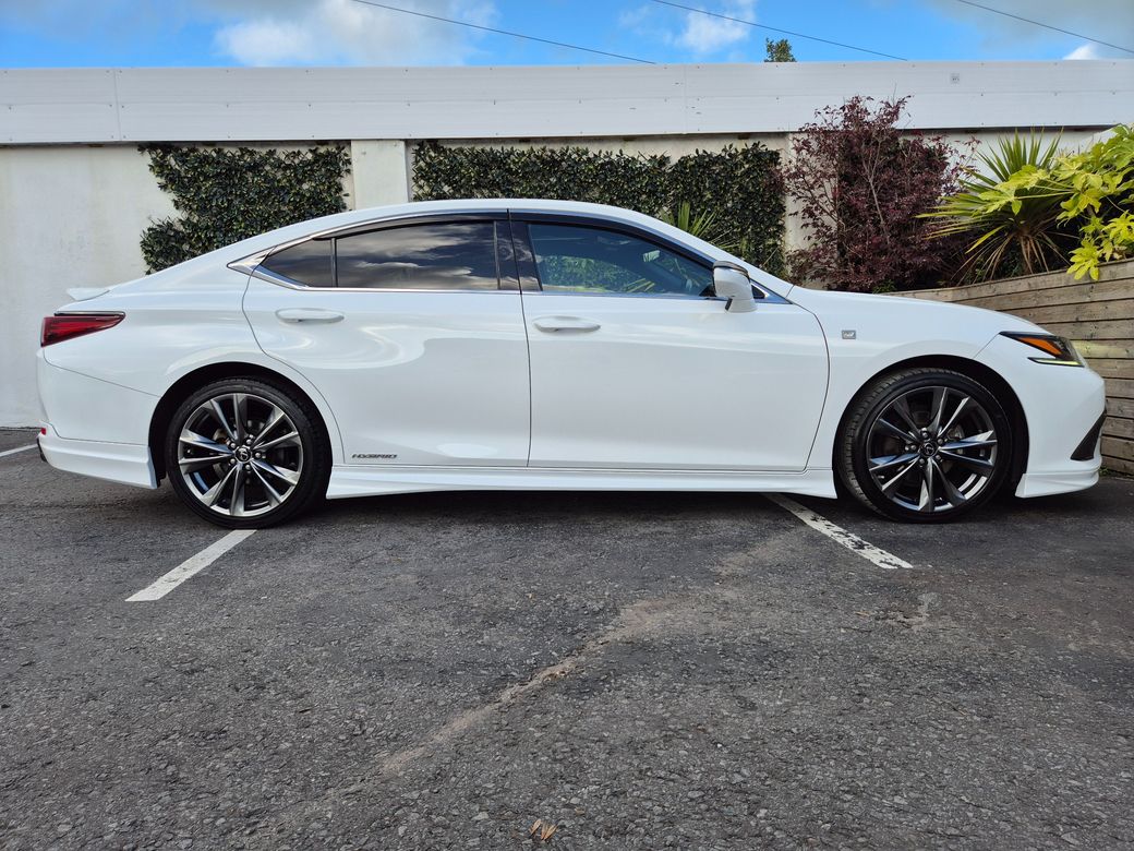 2021 Lexus ES 300h