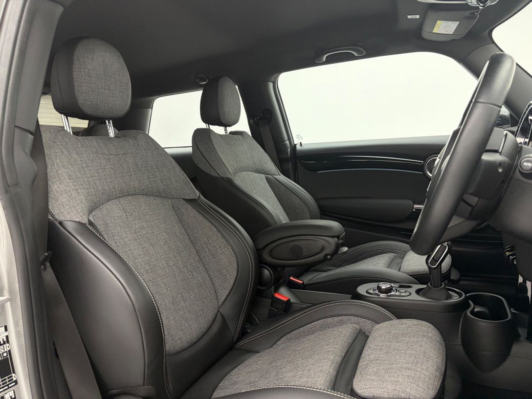 2023 Mini Hatch