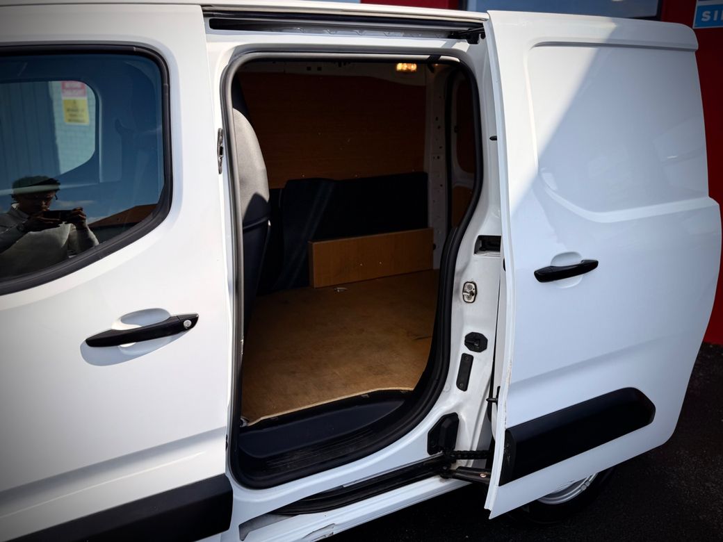 2023 Peugeot Partner