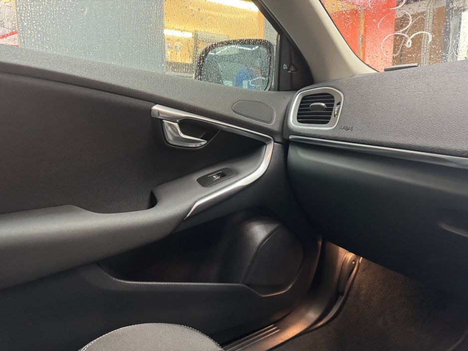 2017 Volvo V40
