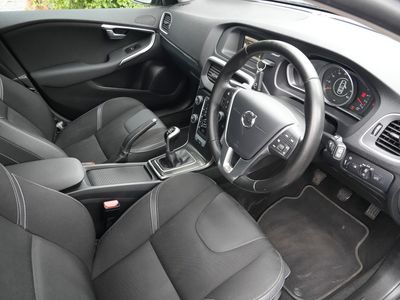 2017 Volvo V40
