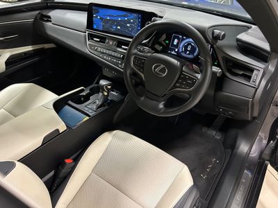 2023 Lexus ES 300h