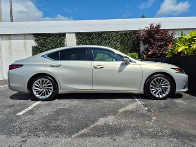 2020 Lexus ES 300h
