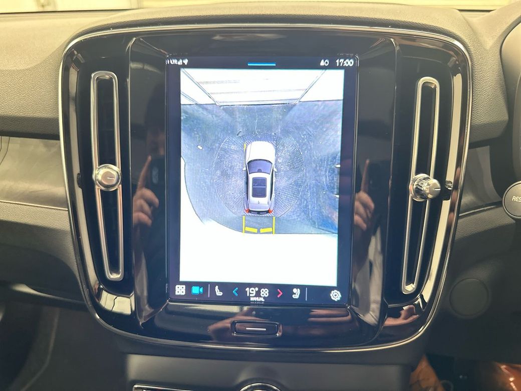 2023 Volvo XC40