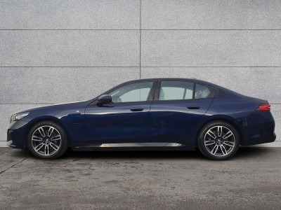 2025 BMW 530