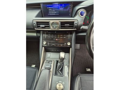2017 Lexus IS 300h