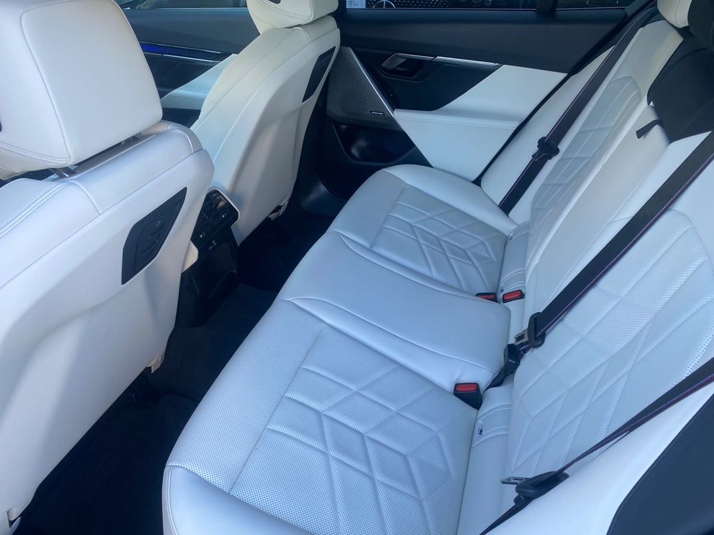 2024 BMW i5