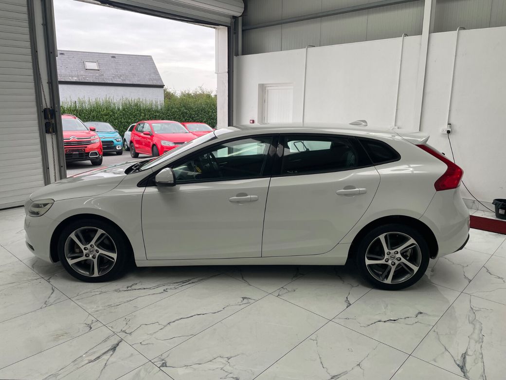 2017 Volvo V40