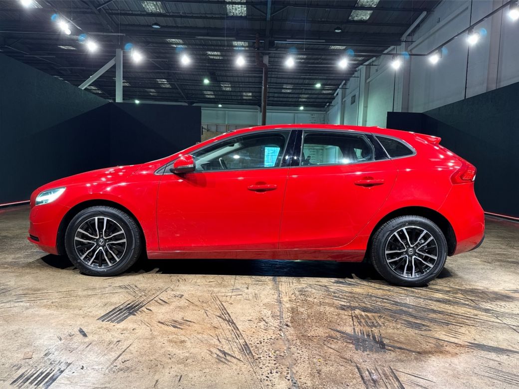 2020 Volvo V40