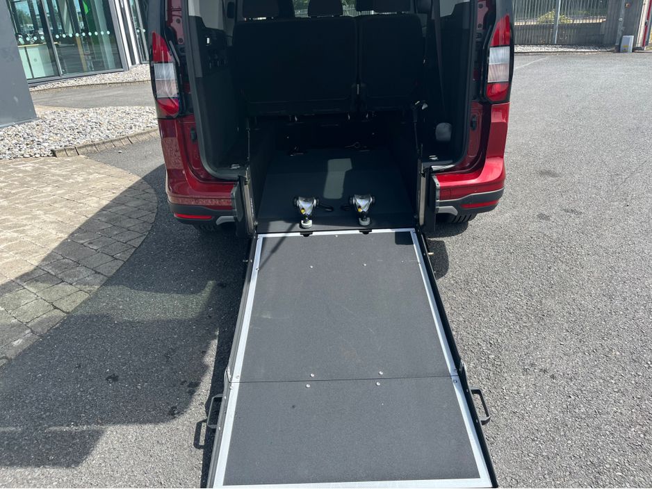 2023 Ford Grand Tourneo Connect
