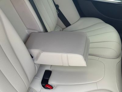 2025 Mercedes-Benz E 300