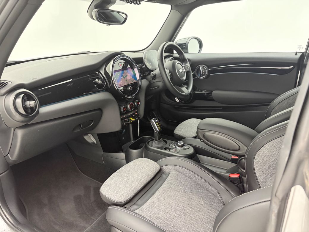 2023 Mini Hatch