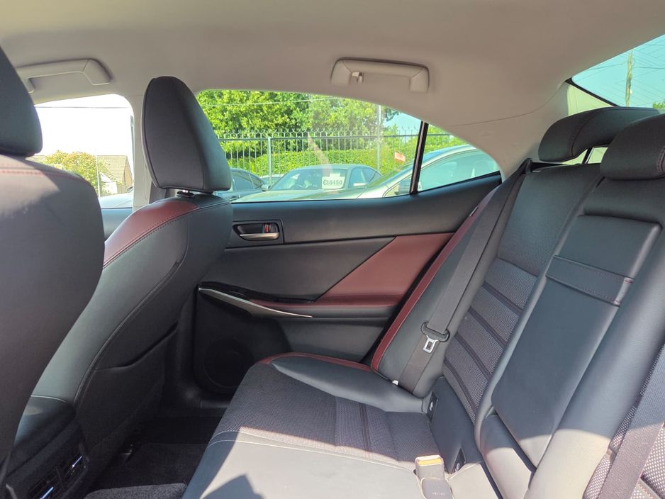2017 Lexus IS 300h