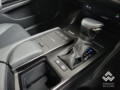2022 Lexus ES 300h