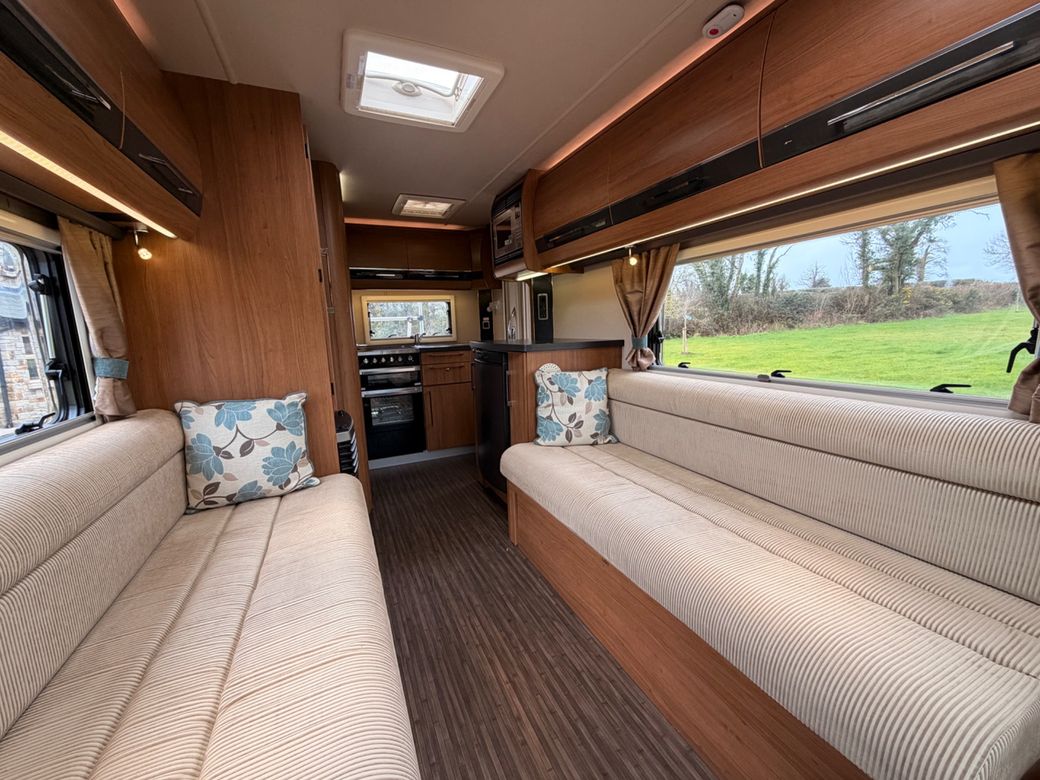 2014 AUTOTRAIL  TRACKER EKS LOW PROFILE R.H.D