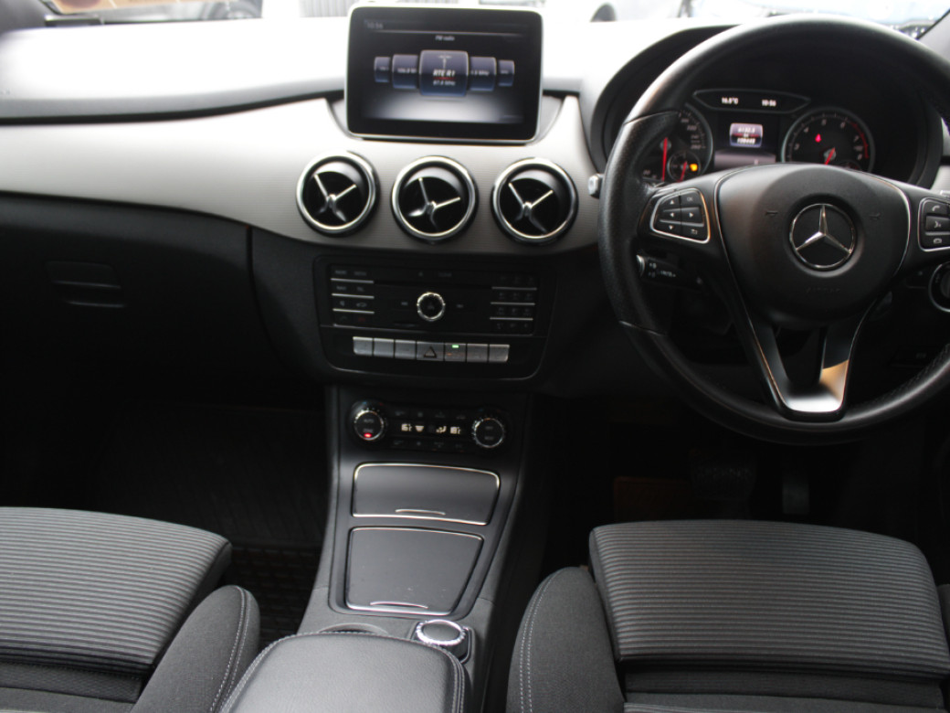 2016 Mercedes-Benz B 180