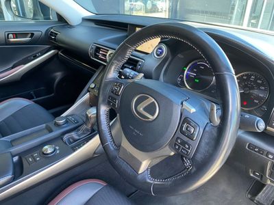 2017 Lexus IS 300h